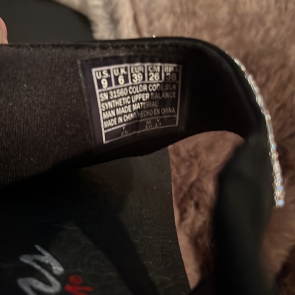 BN Skechers Sandals - Picture 4 of 4